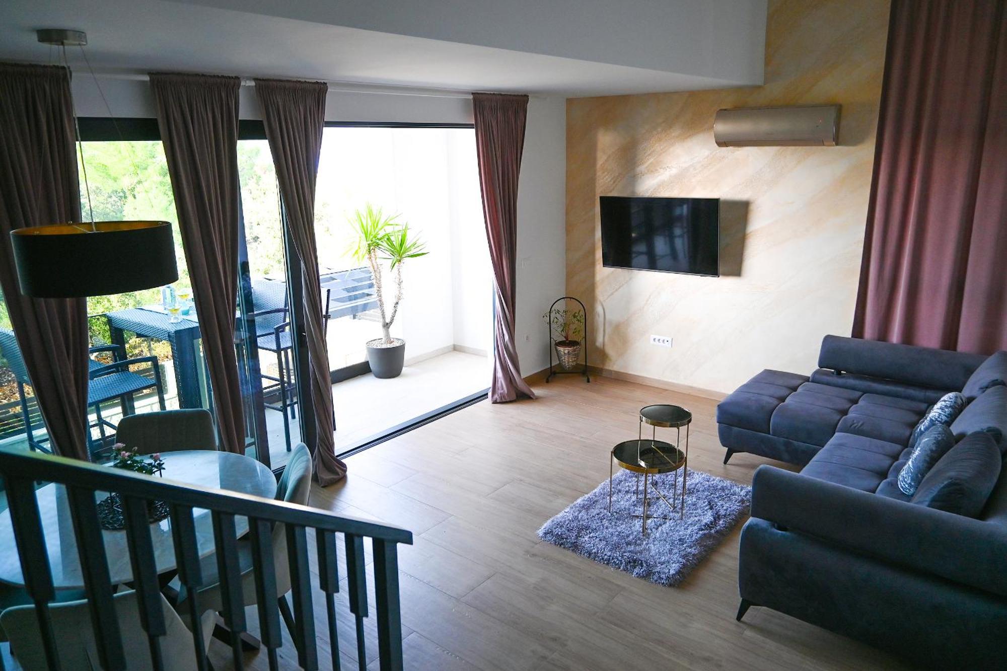 Spacious In Biograd With Sea View * Biograd Na Moru